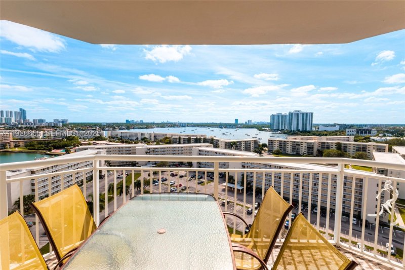 Comprar apartamento en Del Prado South Tower 1501