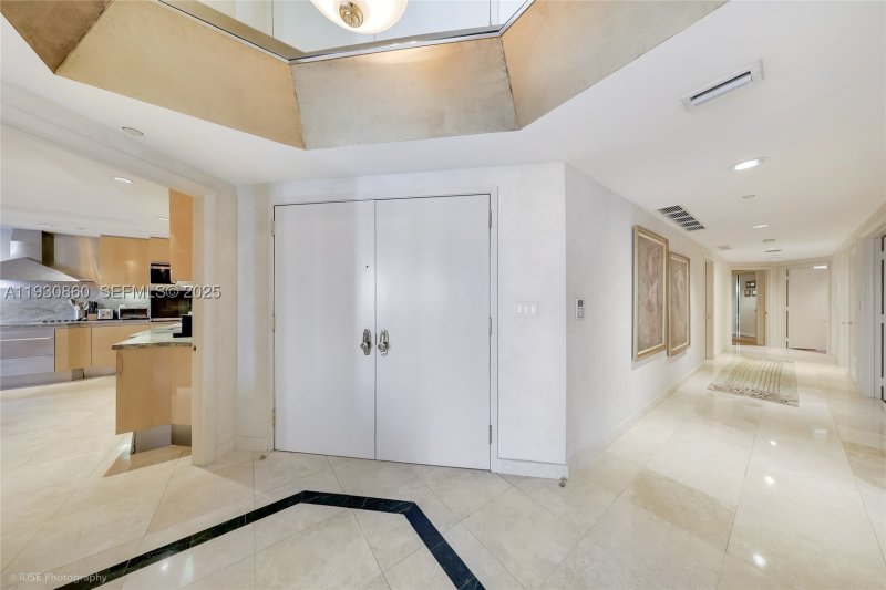 Condo for sale at Williams Island 2600 703