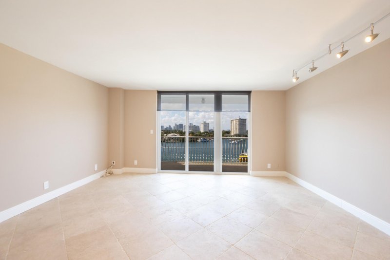 Condo for sale at The Venetian 605
