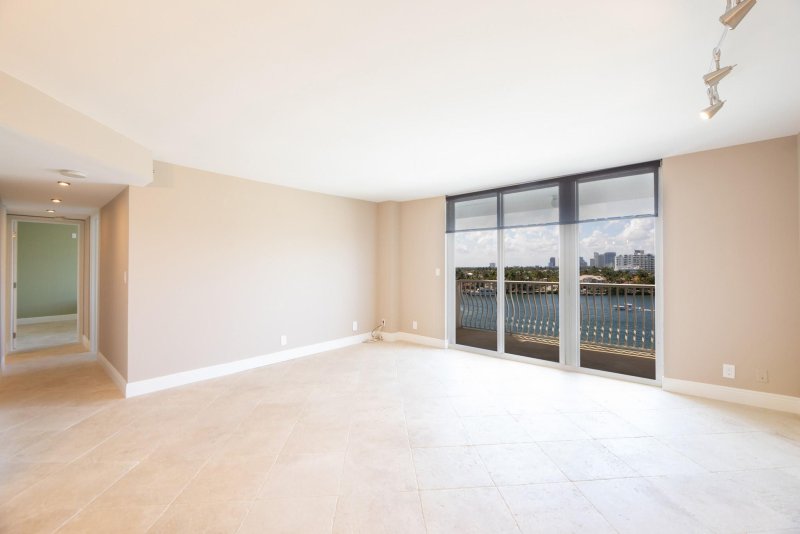 Condo for sale at The Venetian 605