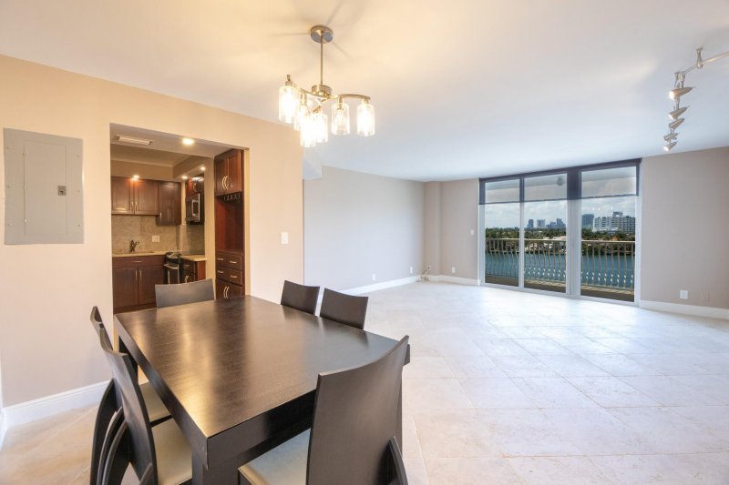 Condo for sale at The Venetian 605