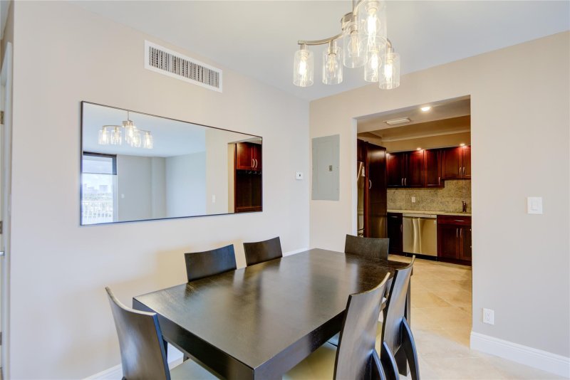 Condo for sale at The Venetian 605