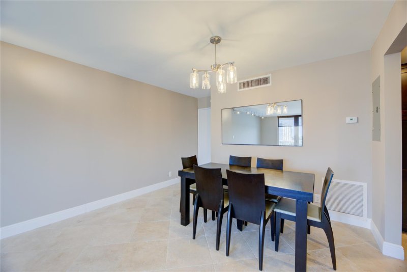 Condo for sale at The Venetian 605