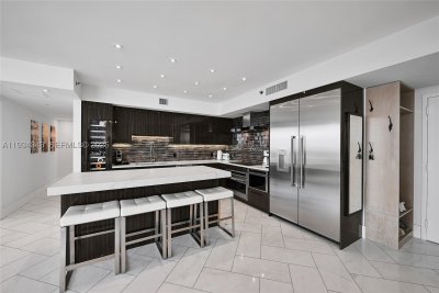 Comprar apartamento no Beach Club One PH4405