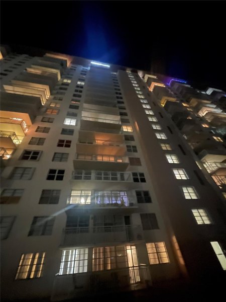 Comprar apartamento en Winston Towers 220