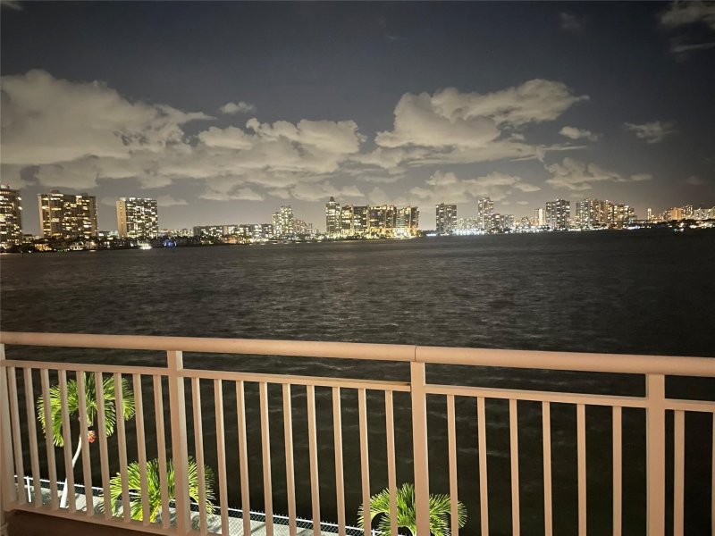 Comprar apartamento en Winston Towers 220