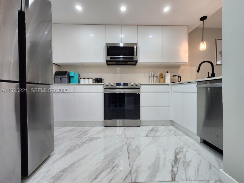 Condo for sale at Sea Air Towers 425