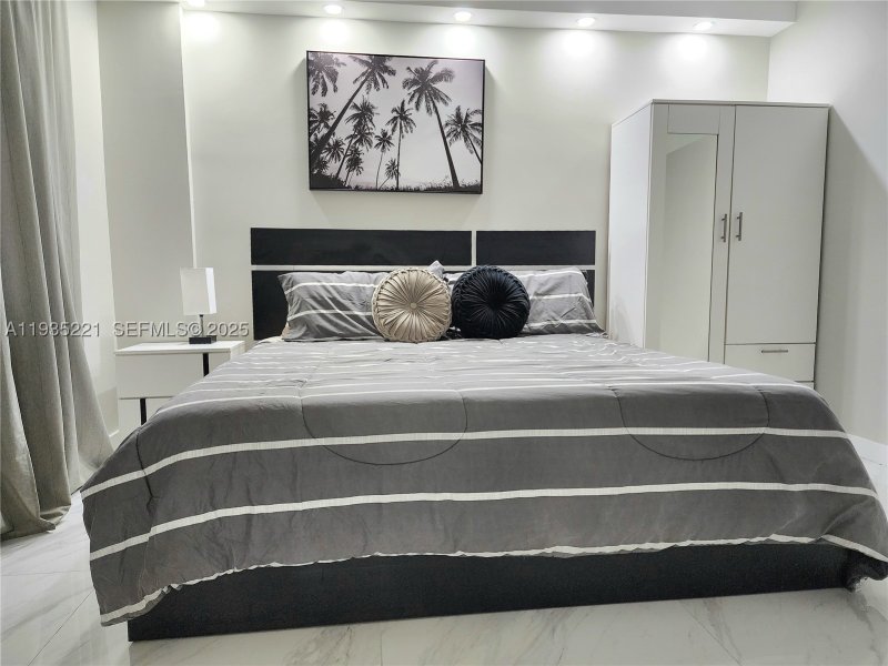 Condo for sale at Sea Air Towers 425