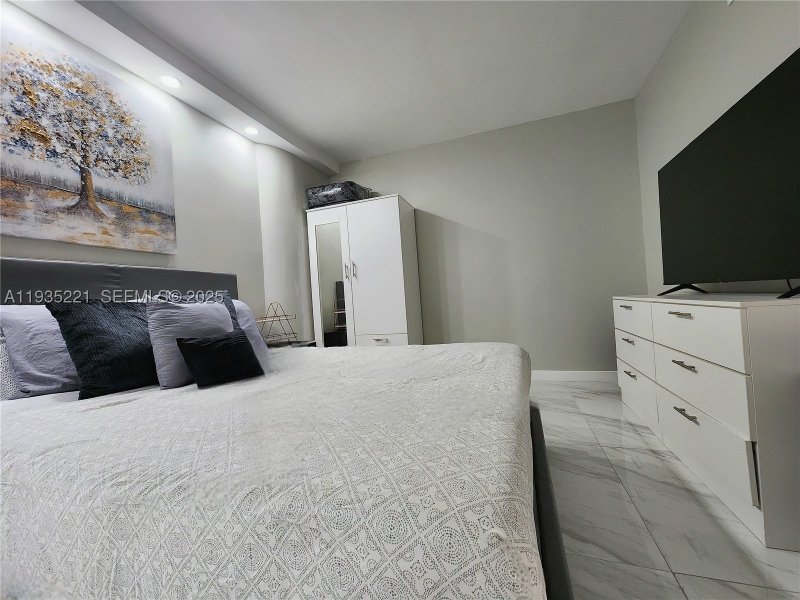 Condo for sale at Sea Air Towers 425