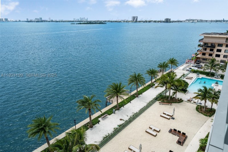 Comprar apartamento en Biscayne Beach 604
