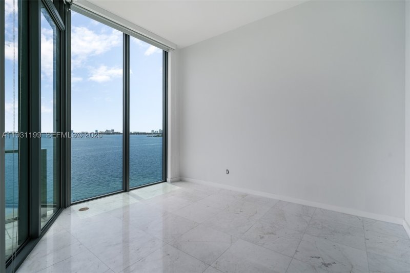 Comprar apartamento en Biscayne Beach 604