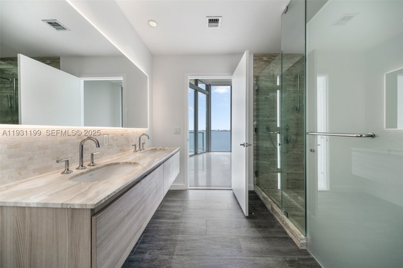 Comprar apartamento en Biscayne Beach 604