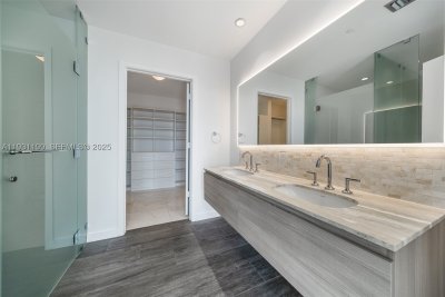 Comprar apartamento en Biscayne Beach 604