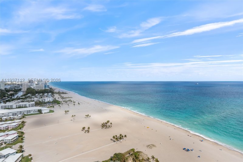Condo for sale at Point of Americas 2903