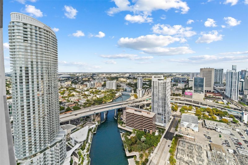 Condo for sale at Latitude On The River 4403