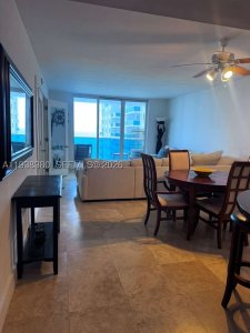 Alquiler de apartamento en Roney Palace 1425