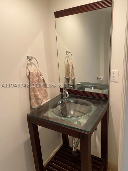 Comprar apartamento en The Collins Condo 426