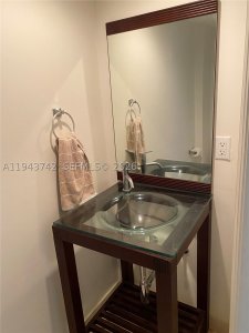 Comprar apartamento en The Collins Condo 426