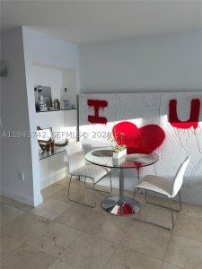 Comprar apartamento en The Collins Condo 426