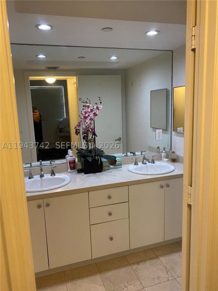 Comprar apartamento en The Collins Condo 426