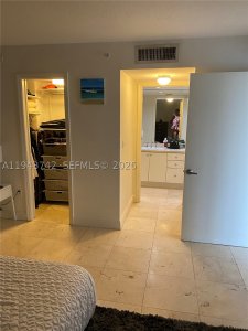 Comprar apartamento en The Collins Condo 426