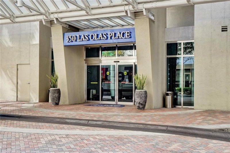 Apartment for rent at 350 Las Olas Place 1720