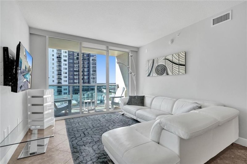 Apartment for rent at 350 Las Olas Place 1720