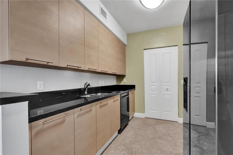 Apartment for rent at 350 Las Olas Place 1720