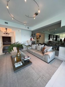 Aluguel de apartamento no Trump Tower Three 4101