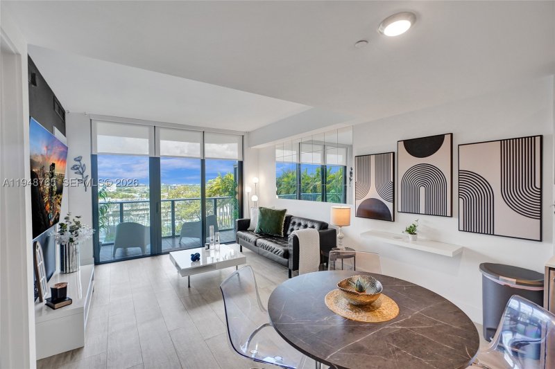 Apartment for rent at Hyde Midtown 910