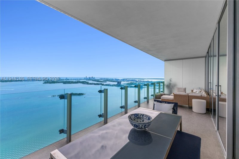 Comprar apartamento no Missoni Baia 4701