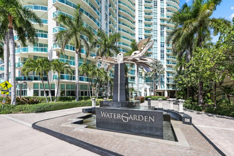Condo for sale at Watergarden 301