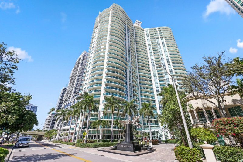 Condo for sale at Watergarden 301