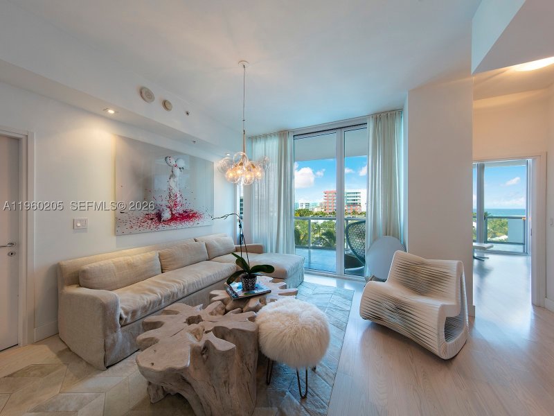 Condo for sale at Continuum II North 707