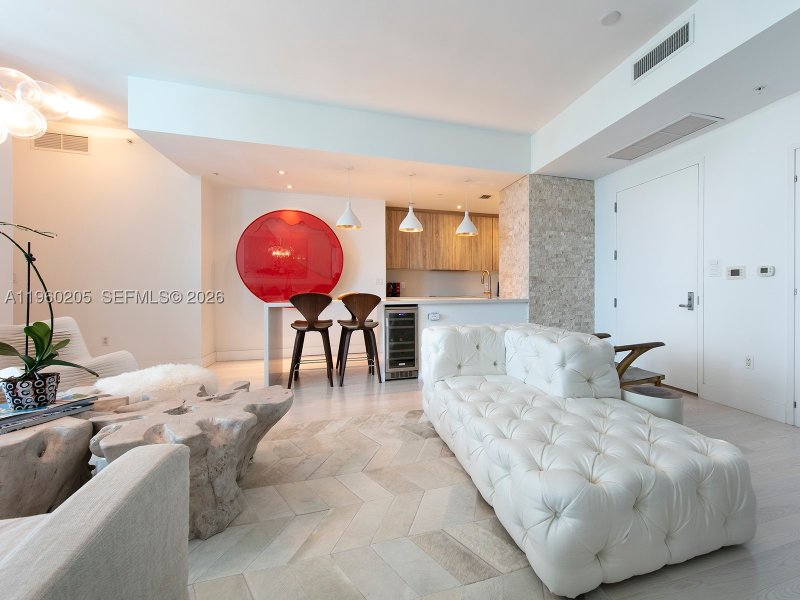 Condo for sale at Continuum II North 707