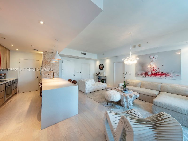 Condo for sale at Continuum II North 707