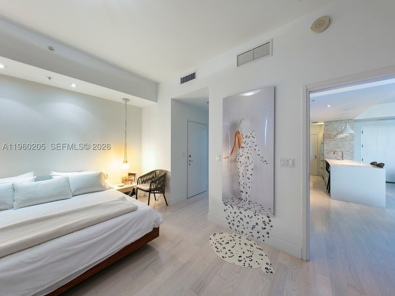 Condo for sale at Continuum II North 707