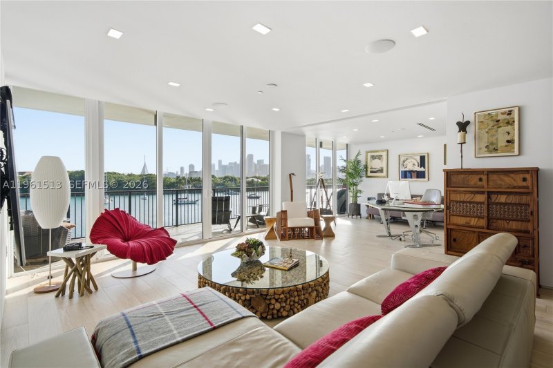 Condo for sale at 1000 Venetian Way 403
