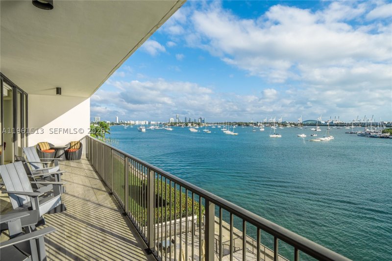 Condo for sale at 1000 Venetian Way 403