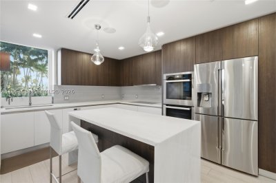 Comprar apartamento no 1000 Venetian Way 403