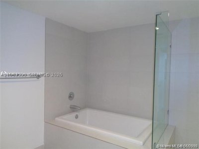 Comprar apartamento no Beachwalk T301