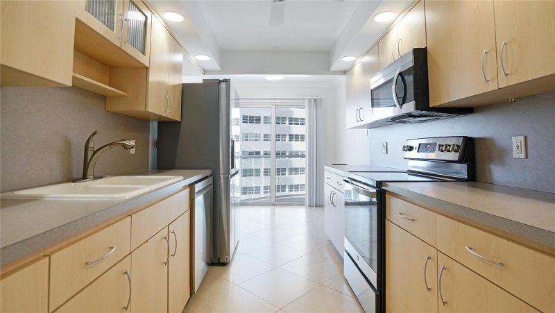 Condo for sale at Southpoint Towers 607n