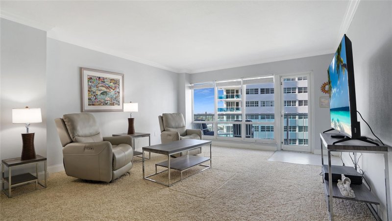 Condo for sale at Southpoint Towers 607n