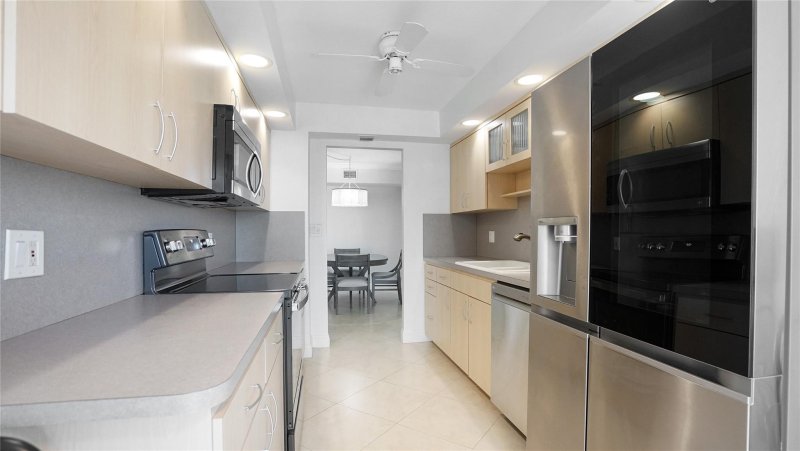 Condo for sale at Southpoint Towers 607n