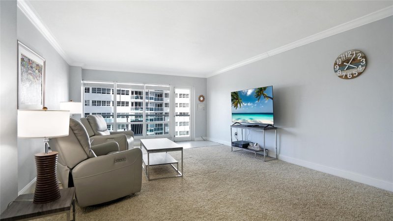 Condo for sale at Southpoint Towers 607n