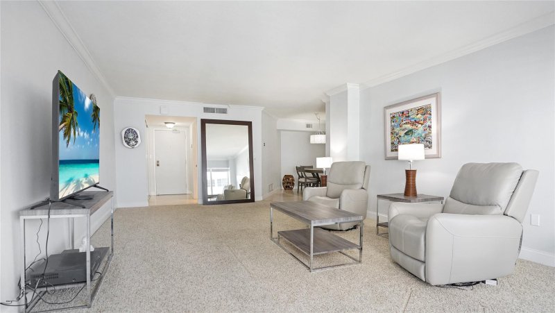 Condo for sale at Southpoint Towers 607n