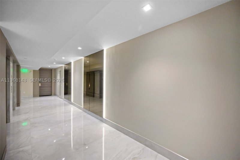 Comprar apartamento no Peninsula II 2209