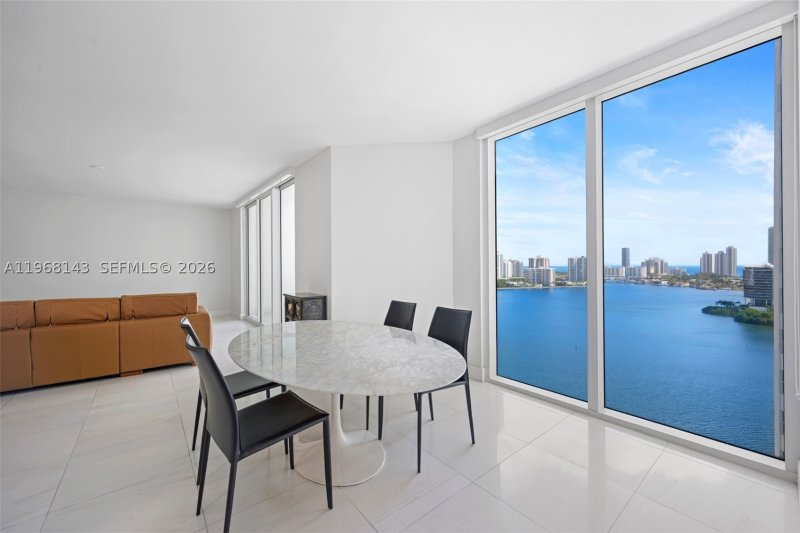 Comprar apartamento no Peninsula II 2209