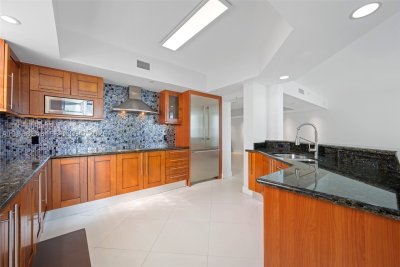 Comprar apartamento no Peninsula II 2209
