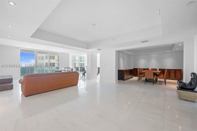 Comprar apartamento no Peninsula II 2209